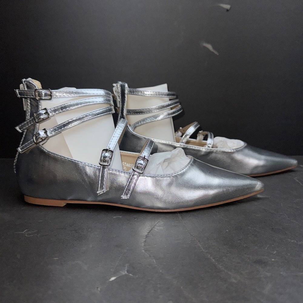 Fashion‎ Nova Sharp Looks Flat Sandals Silver Flats Womens Size 8 Studded